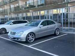 Silver Begagnad 2003 Mercedes E500 Sedan | 83 999 kr