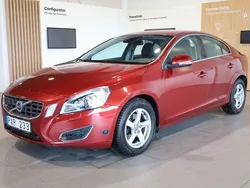Röd Begagnad 2013 Volvo S60 Momentum Sedan | 119 900 kr (Marknadspris)