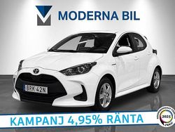Vit Begagnad 2021 Toyota Yaris Hybrid Active Halvkombi | 179 400 kr (Marknadspris)