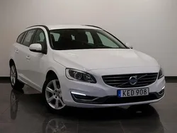 Vit Begagnad 2018 Volvo V60 Momentum Kombi | 139 000 kr (Marknadspris)