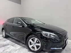Svart Begagnad 2015 Volvo V40 Momentum Kombi | 109 900 kr (Marknadspris)