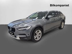 Grå Begagnad 2018 Volvo V90 CC Momentum Kombi | 364 800 kr (Marknadspris)