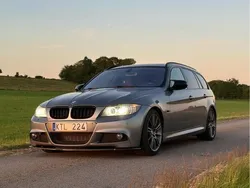 Grå Begagnad 2010 BMW 325 M Sport Kombi | 130 000 kr (Marknadspris)