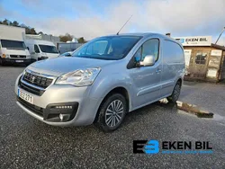 Ljusgrå (grå) Begagnad 2019 Peugeot Partner S Minibuss | 99 500 kr (Marknadspris)