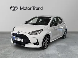 Vit Begagnad 2022 Toyota Yaris Hybrid Style Halvkombi | 229 000 kr (Marknadspris)