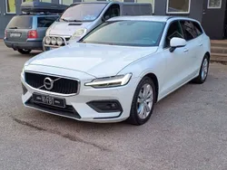Vit Begagnad 2019 Volvo V60 Momentum Kombi | 179 900 kr (Marknadspris)