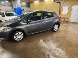 Grå Begagnad 2008 Toyota Auris Halvkombi | 45 000 kr (Marknadspris)