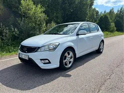 Vit Begagnad 2012 Kia Ceed Premium Halvkombi | 53 000 kr (Marknadspris)