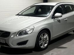 Vit Begagnad 2011 Volvo V60 Momentum Kombi | 79 900 kr (Bra pris)