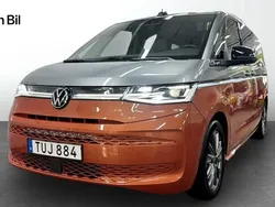 Flerfärgad Begagnad 2022 VW Multivan Style Minibuss | 509 900 kr (Superpris)
