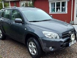 Grå Begagnad 2006 Toyota RAV4 SUV | 56 000 kr (Superpris)