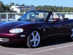Röd samma som bilen Begagnad 2000 Mazda MX5 Cab | 79 900 kr (Marknadspris)