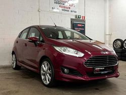 Röd Begagnad 2013 Ford Fiesta Titanium Halvkombi | 79 900 kr (Marknadspris)