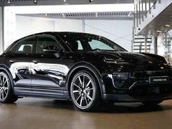 Svart Begagnad 2025 Porsche Macan 4 Electric SUV | 869 000 kr