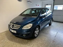 Blå Begagnad 2010 Mercedes 180 Sedan | 59 900 kr (Marknadspris)