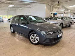 Grå Begagnad 2022 VW Golf VIII Halvkombi | 249 800 kr (Marknadspris)
