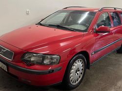 Röd Begagnad 2001 Volvo V70 Business Edition Kombi | 19 900 kr (Marknadspris)