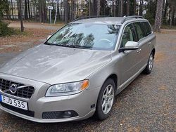 Brun Begagnad 2011 Volvo V70 Momentum Kombi | 119 900 kr (Marknadspris)