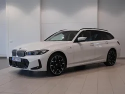 Vit Begagnad 2024 BMW 330e Efficient Dynamics Kombi | 599 800 kr (Bra pris)