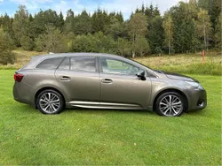 Grå Begagnad 2016 Toyota Avensis Active Kombi | 128 000 kr (Marknadspris)