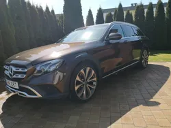 Mörkbrun Begagnad 2017 Mercedes E220 Avantgarde Kombi | 234 700 kr (Marknadspris)