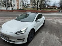 Vit Begagnad 2020 Tesla Model 3 Standard Range Sedan | 199 000 kr (Marknadspris)