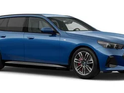 Blå (phytonic blue) Ny 2025 BMW 530e Comfort Edition Kombi | 768 200 kr (Marknadspris)