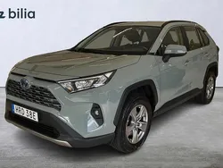 Grön Begagnad 2022 Toyota RAV4 Hybrid Active SUV | 354 900 kr (Marknadspris)