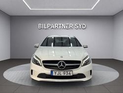 Vit Begagnad 2016 Mercedes A180 Halvkombi | 179 000 kr (Marknadspris)
