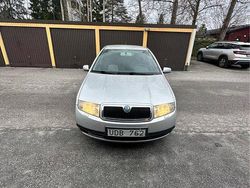 Silver Begagnad 2003 Skoda Fabia Halvkombi | 19 000 kr (Marknadspris)