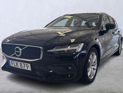 Svart Begagnad 2019 Volvo V60 Momentum Kombi | 219 900 kr (Marknadspris)