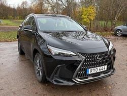 Svart Begagnad 2023 Lexus NX350h Business Edition SUV | 399 000 kr (Marknadspris)