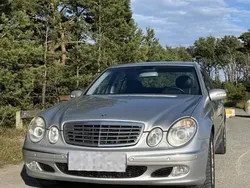 Grå Begagnad 2003 Mercedes E500 Sedan | 89 000 kr