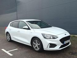 Vit Begagnad 2020 Ford Focus Halvkombi | 145 000 kr (Marknadspris)