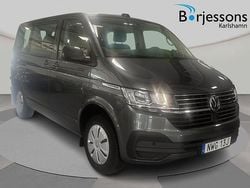 Grå Begagnad 2021 VW Caravelle Minibuss | 469 000 kr (Marknadspris)
