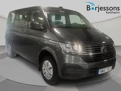 Grå Begagnad 2021 VW Caravelle Minibuss | 469 000 kr (Dyr)