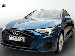 Blå (atollblå metallic) Begagnad 2023 Audi A3 Sportback Premium Halvkombi | 259 000 kr (Marknadspris)