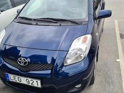 Blå Begagnad 2011 Toyota Yaris Halvkombi | 59 000 kr (Marknadspris)