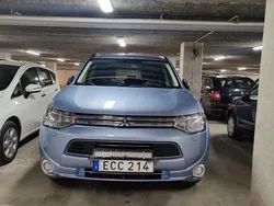 Blå Begagnad 2014 Mitsubishi Outlander P-HEV SUV | 105 000 kr (Bra pris)