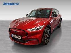 Röd Begagnad 2021 Ford Mustang Mach-E SUV | 369 800 kr (Marknadspris)