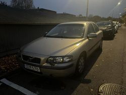 Brun Begagnad 2001 Volvo S60 Business Edition Sedan | 7 500 kr (Dyr)