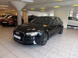 Svart Begagnad 2018 Audi A3 Sportback Proline Halvkombi | 169 900 kr (Marknadspris)