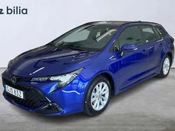 Mörkblå (blå) Begagnad 2024 Toyota Corolla Active Kombi | 319 900 kr (Marknadspris)