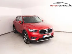 Röd Begagnad 2021 Volvo XC40 Momentum SUV | 309 000 kr (Marknadspris)