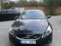 Grå Begagnad 2013 Volvo V60 R-Design Kombi | 130 000 kr (Marknadspris)