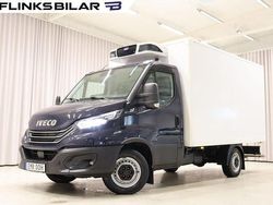 Mörkblå (blå) Begagnad 2023 Iveco Daily Van | 379 700 kr (Bra pris)
