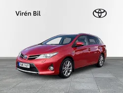 Mörkröd Begagnad 2014 Toyota Auris Touring Sports Edition Kombi | 154 000 kr (Marknadspris)