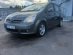 Grå Begagnad 2005 Toyota Corolla Verso Minibuss | 43 000 kr (Marknadspris)