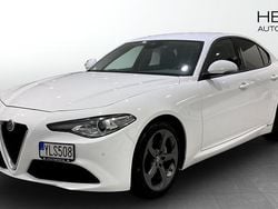 Vit (white) Begagnad 2018 Alfa Romeo Giulia Sedan | 234 900 kr (Marknadspris)