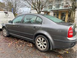 Grå Begagnad 2003 Skoda Superb Sedan | 23 500 kr